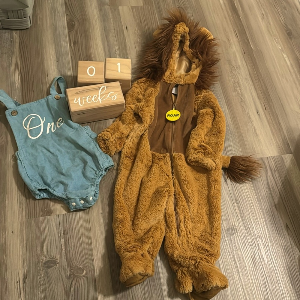 Baby boy birthday outfit and Lion 🦁 costume with weeks and months milestones